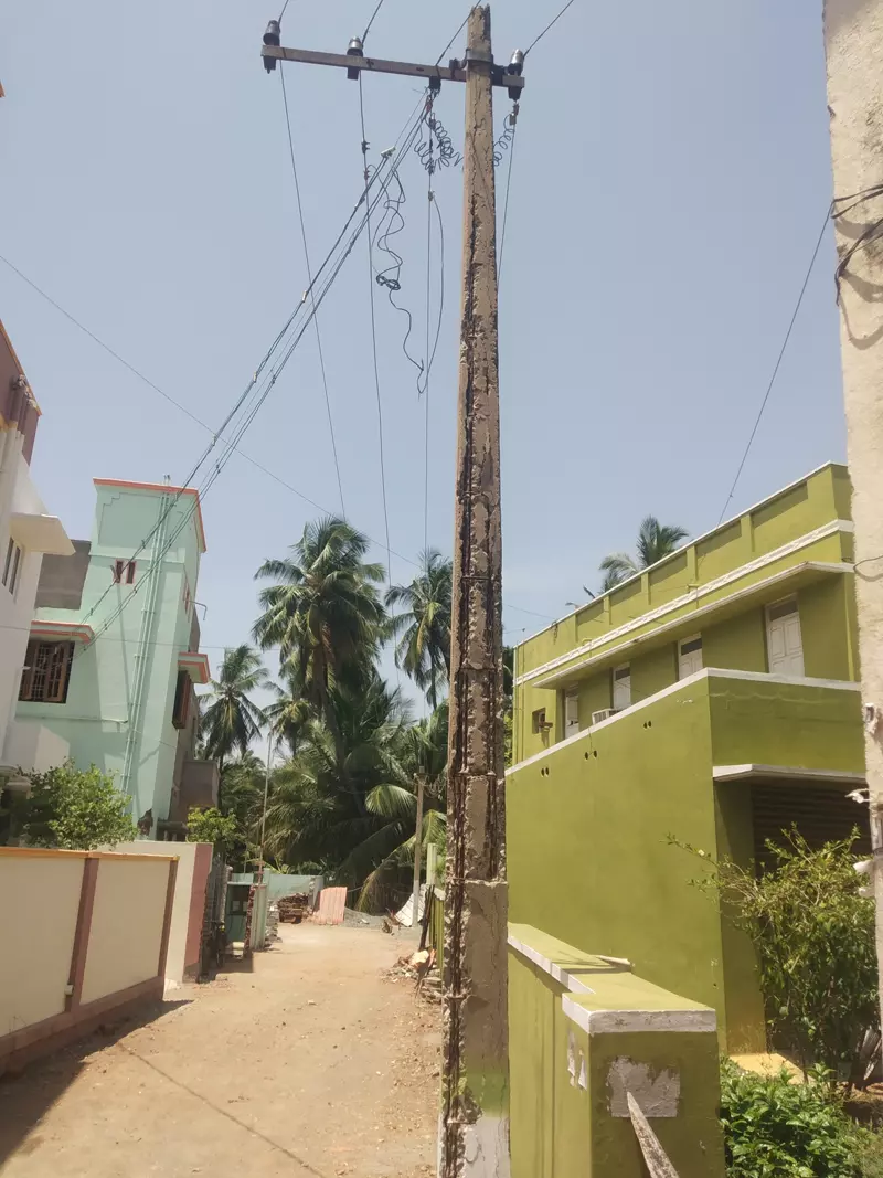 ஆபத்தான மின்கம்பம் ஆபத்தான மின்கம்பம்