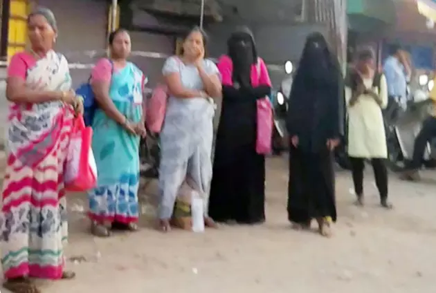 பயணிகள் நிழற்குடை கட்டப்படுமா? பயணிகள் நிழற்குடை கட்டப்படுமா?