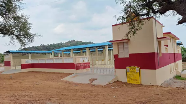 வாரச்சந்தையை திறப்பது எப்போது?