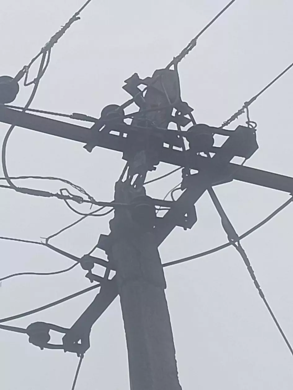 மின்கம்பம் மாற்றி அமைக்கப்படுமா?