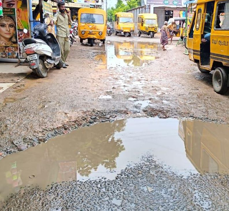 போக்குவரத்துக்கு லாயக்கற்ற சாலை போக்குவரத்துக்கு லாயக்கற்ற சாலை