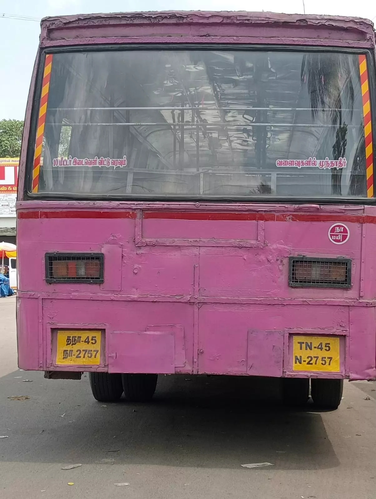 பெயர் பலகை இல்லாமல் அரசு பஸ்