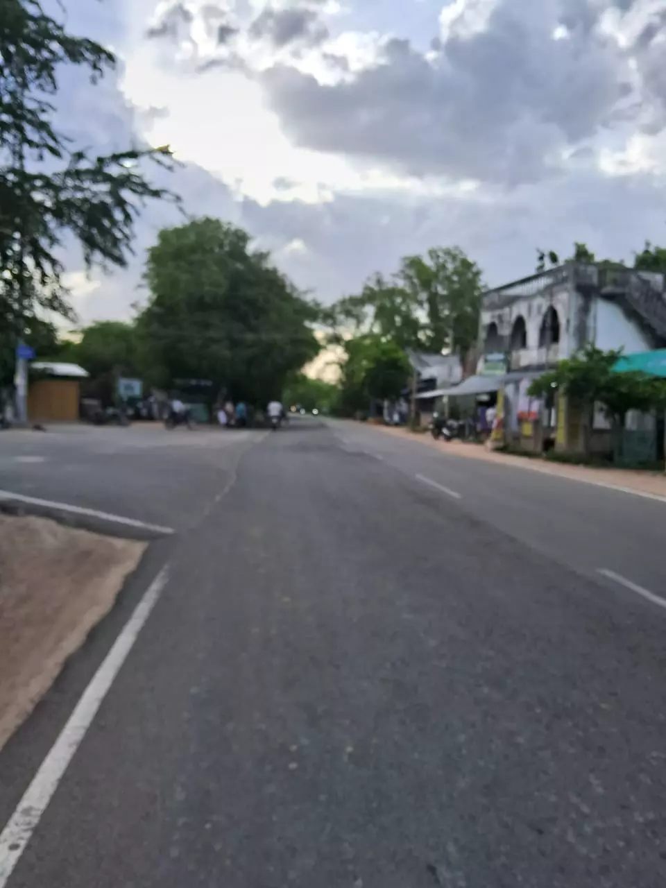 வேகத்தடைகள் அமைக்க கோரிக்கை வேகத்தடைகள் அமைக்க கோரிக்கை