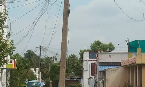 மின்கம்பம் மாற்றி அமைக்கப்படுமா?