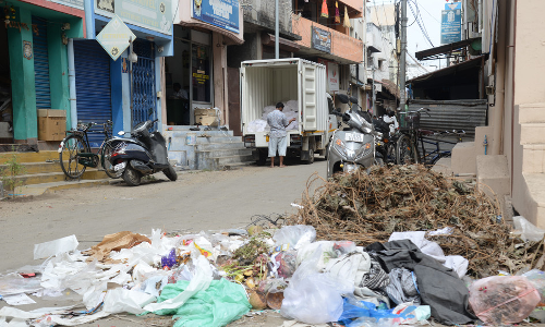 குவிந்து கிடக்கும் குப்பைகள்