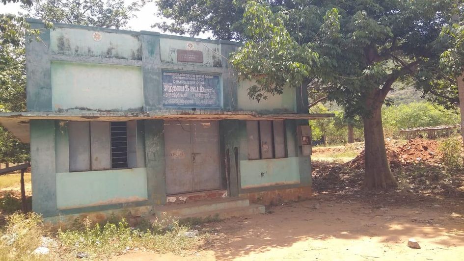 பயன்பாடு இல்லாத சமுதாய கூடம் பயன்பாடு இல்லாத சமுதாய கூடம்