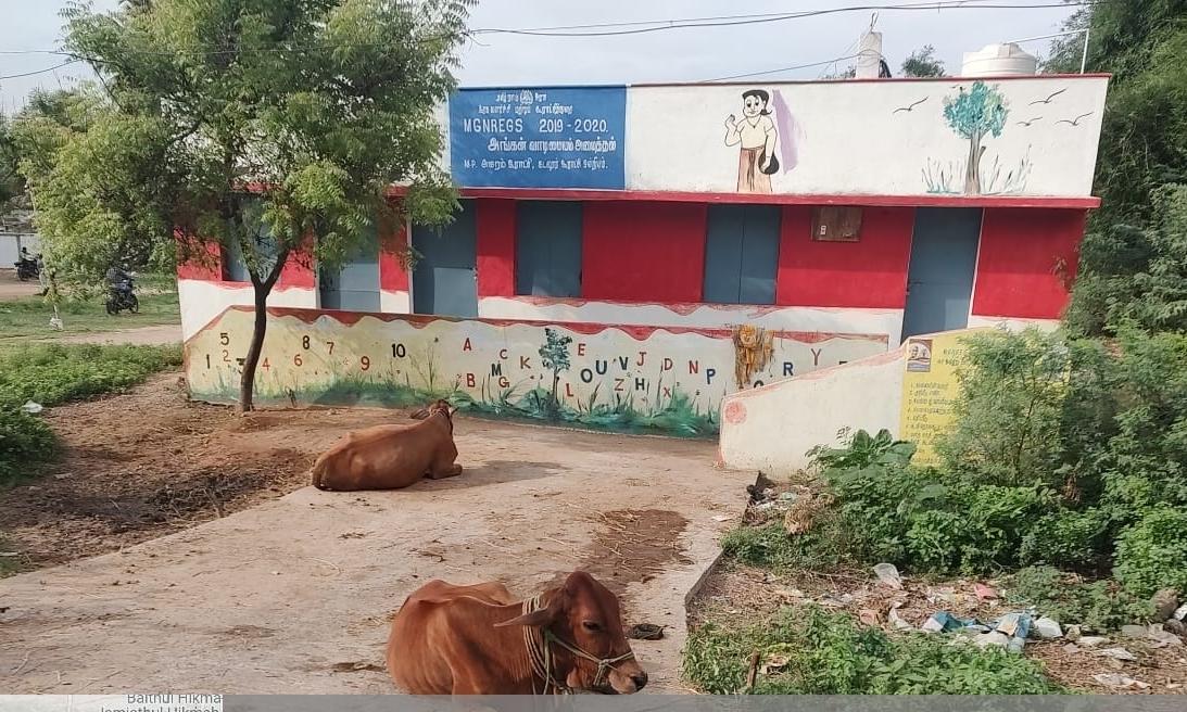 மாட்டுத்தொழுவமான அங்கன்வாடி மைய வளாகம் மாட்டுத்தொழுவமான அங்கன்வாடி மைய வளாகம்