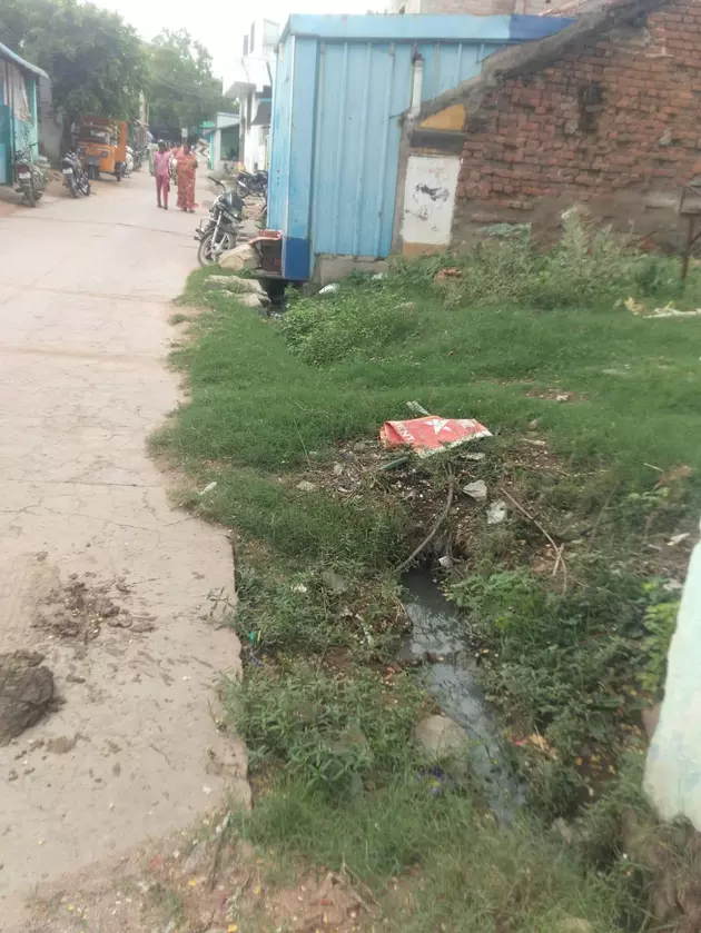 கழிவுநீர் கால்வாய் கட்டுவார்களா?