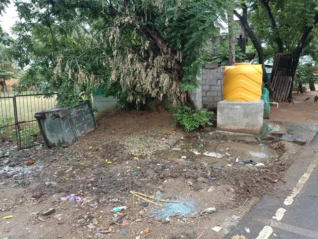 தேங்கும் தண்ணீரால் சுகாதார சீர்கேடு தேங்கும் தண்ணீரால் சுகாதார சீர்கேடு