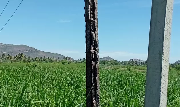 சேதமான மின்கம்பம்