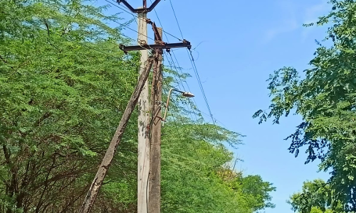 ஆபத்தான மின்கம்பம்