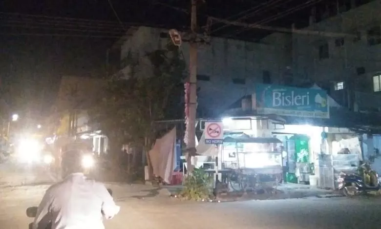 ஒளிராத மின்விளக்குகள்