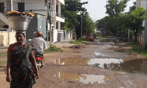 சேறும், சகதியுமான சாலை சேறும், சகதியுமான சாலை