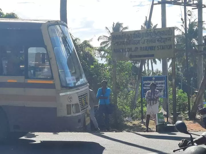 நிழற்குடை அமைக்க வேண்டும் நிழற்குடை அமைக்க வேண்டும்