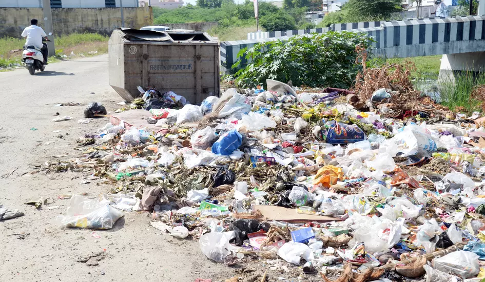 குவிந்து கிடக்கும் குப்பைகள்