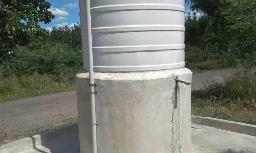 காட்சிப்பொருளான குடிநீர் தொட்டி காட்சிப்பொருளான குடிநீர் தொட்டி