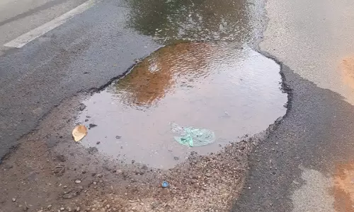 குழாய் உடைப்பால் வீணாகும் குடிநீர்