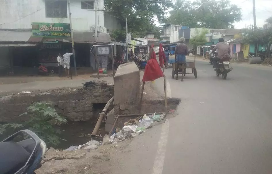 பள்ளத்தால் விபத்து அபாயம்