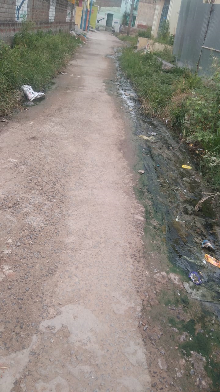 தெருவில் வழிந்தோடும் கழிவுநீர்