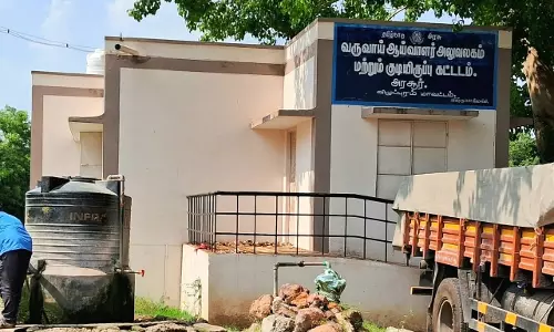 காட்சிப்பொருளான வருவாய் ஆய்வாளர் அலுவலகம்