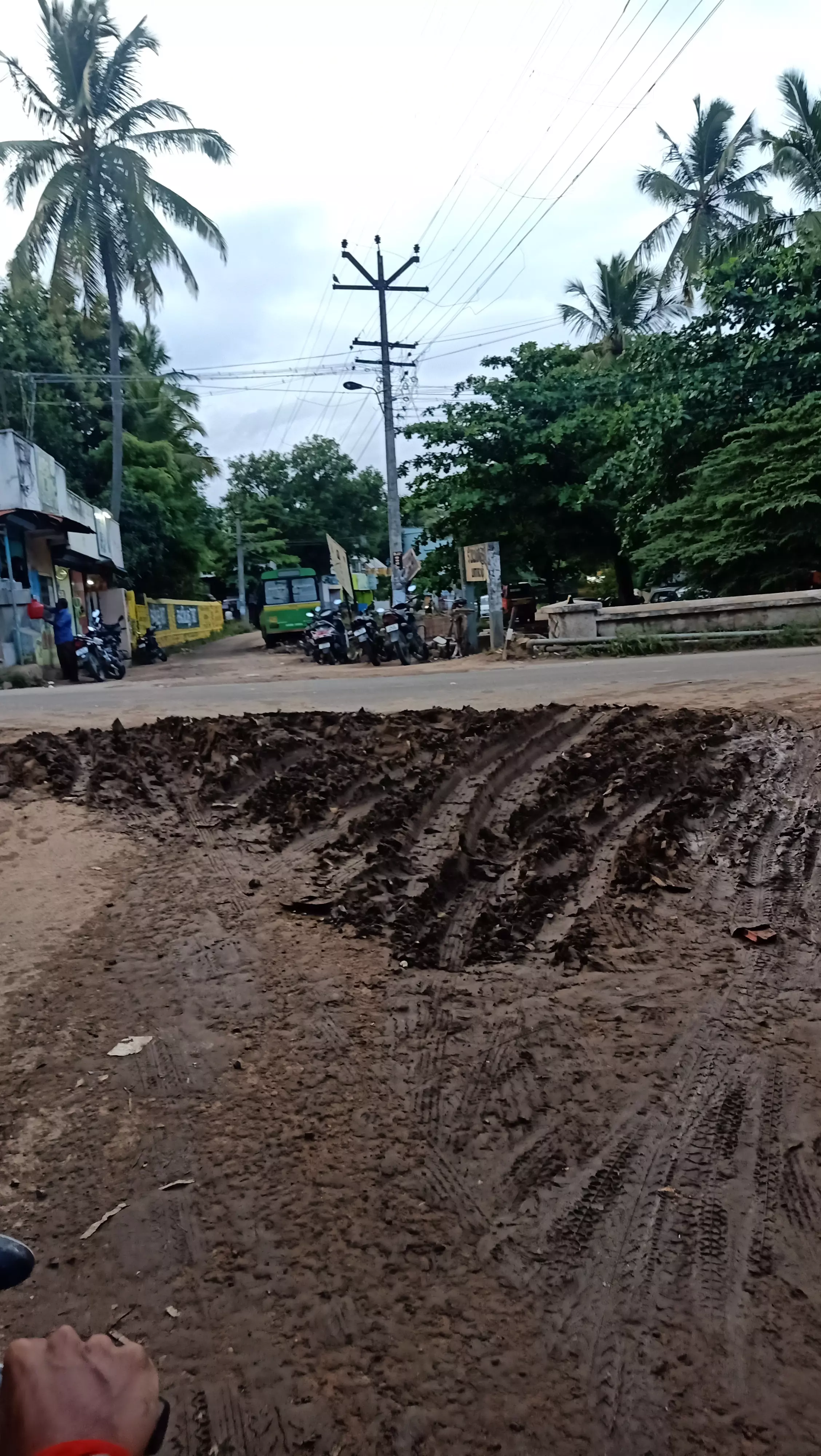 வாகன ஓட்டிகள் அவதி