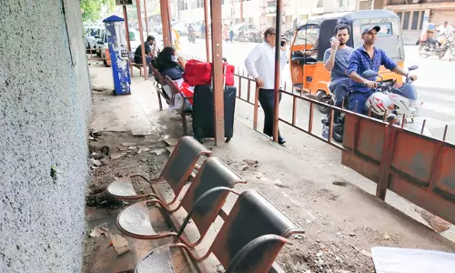 பயணிகள் இருக்கை சரி செய்யப்படுமா?