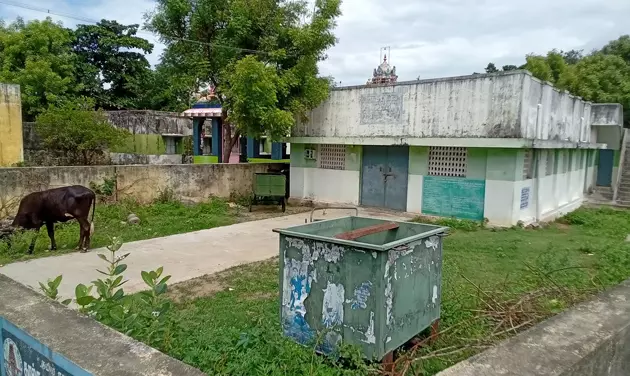 மாட்டு தொழுவமாக மாறிய சமுதாயக்கூடம்