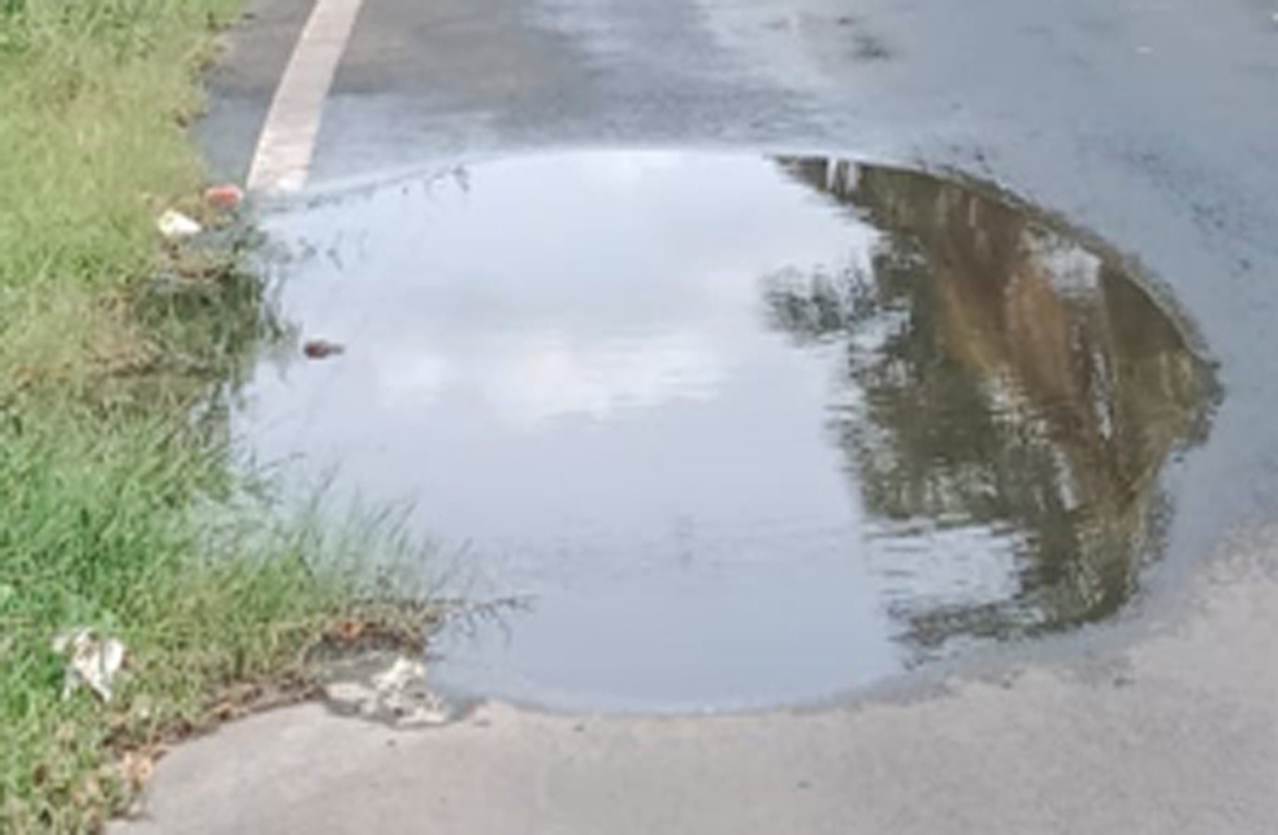 வீணாகும் குடிநீர் வீணாகும் குடிநீர்