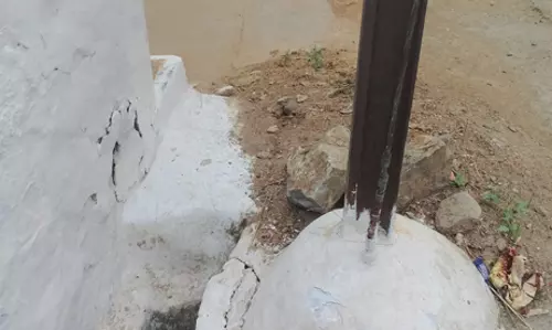 மின்கம்பம் மாற்றி அமைக்கப்படுமா? மின்கம்பம் மாற்றி அமைக்கப்படுமா?