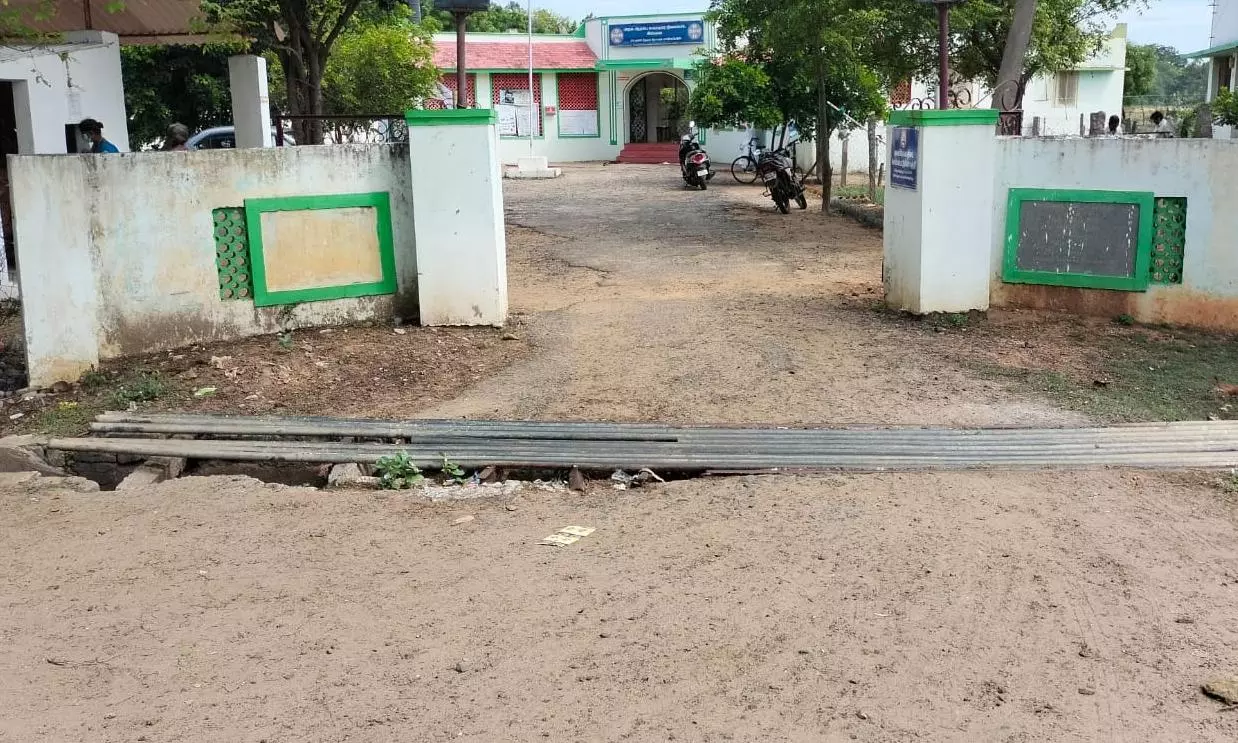சிறுபாலம் அமைக்க வேண்டும் சிறுபாலம் அமைக்க வேண்டும்