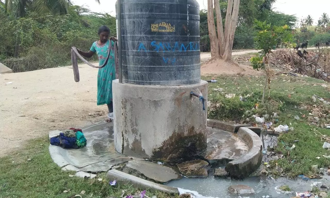 சேதமடைந்த சிமெண்டு பூச்சுகள்