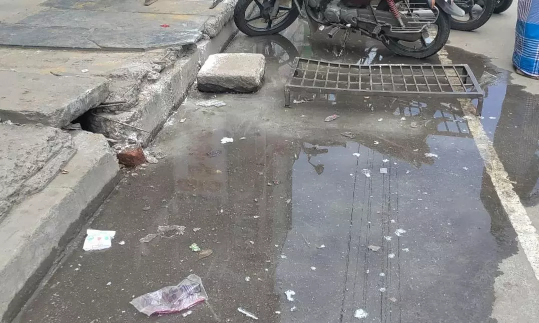 குளம்போல் தேங்கி நிற்கும் கழிவுநீர்