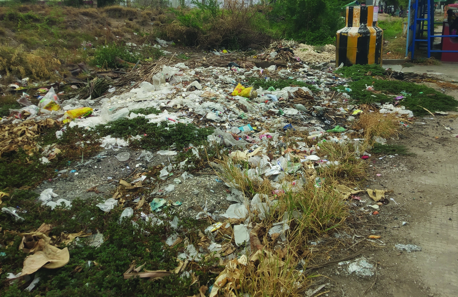 குவிந்து கிடக்கும் குப்பைகள்