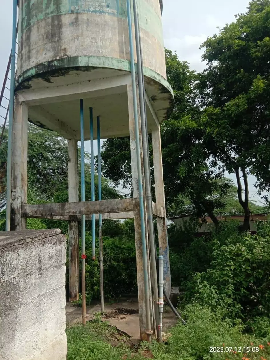 குடிநீர் தொட்டி சேதம்