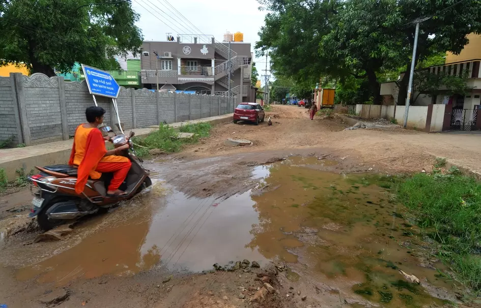 சாலை அமைப்பது எப்போது?