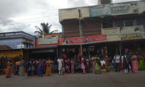 பயணிகள் நிழற்குடை தேவை பயணிகள் நிழற்குடை தேவை