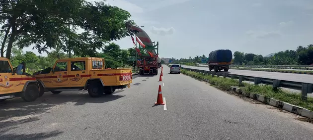 கனரக வாகனங்களால் விபத்து கனரக வாகனங்களால் விபத்து