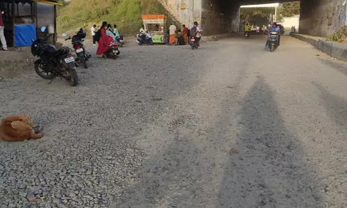 நிறுத்தப்பட்ட சாலை பணி நிறுத்தப்பட்ட சாலை பணி