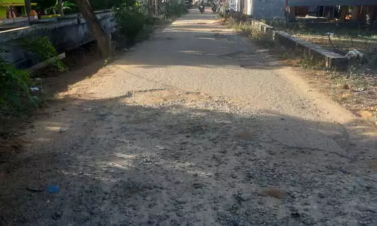 சாலையை சீரமைக்க வேண்டும்