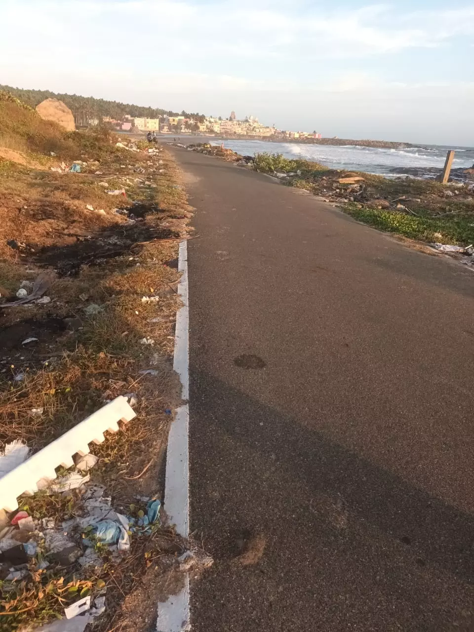 மாசுபடும் கடற்கரை