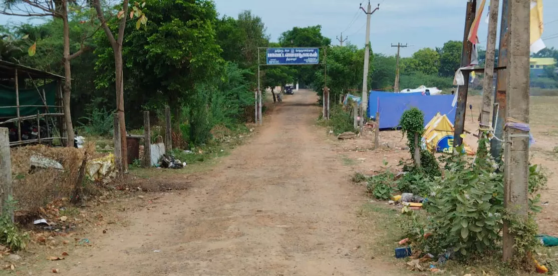 சேதமடைந்த சாலை சேதமடைந்த சாலை