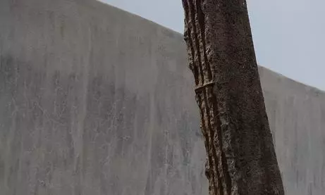 ஆபத்தான மின்கம்பம்