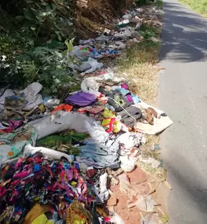 குவிந்து கிடக்கும் குப்பைகள்