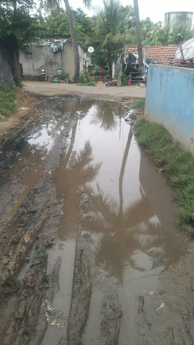 சாலையில் தேங்கிய மழைநீர் சாலையில் தேங்கிய மழைநீர்