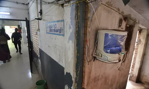 தண்ணீர் குடிக்க டம்ளர் வைப்பார்களா?