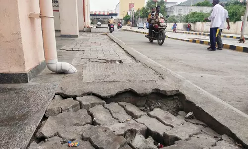 நடைபாதை சீரமைக்கப்படுமா?