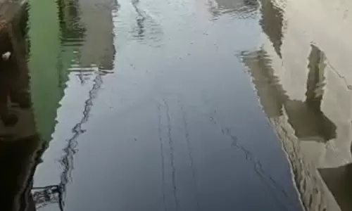 தெருக்களில் ஓடும் கழிவுநீர் தெருக்களில் ஓடும் கழிவுநீர்