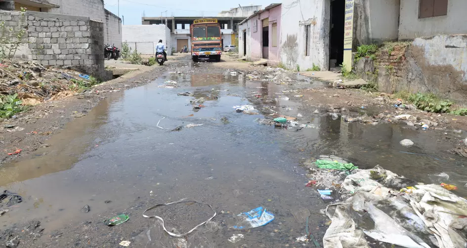 ரோட்டில் ஓடும் கழிவுநீர்