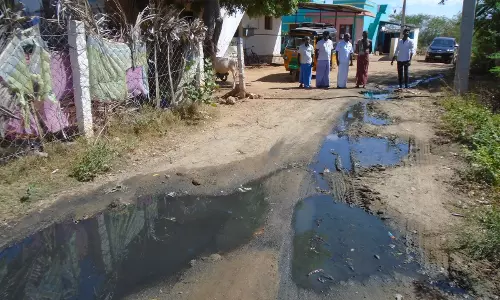 சாலை, வாறுகால் வசதி வேண்டும்