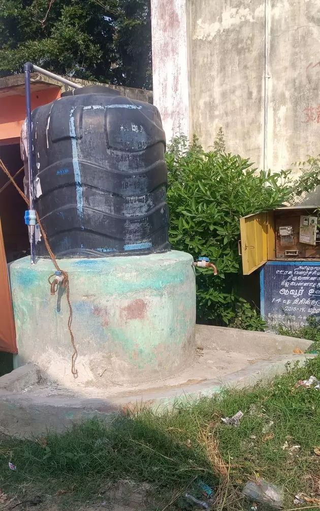 பழுதான சிறு மின்விசை தொட்டி பழுதான சிறு மின்விசை தொட்டி